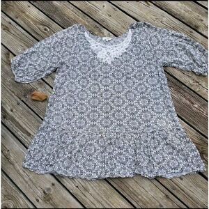 Umgee Womens Sz Large Tunic Battenburg Lace Ruffle Hem ¾ Sleeves Fit is loose